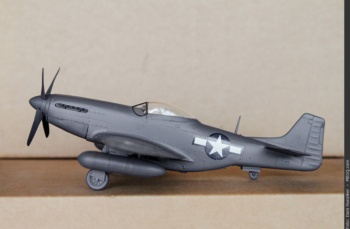 North American P-51D «Mustang» im Massstab 1:48 von der Seite