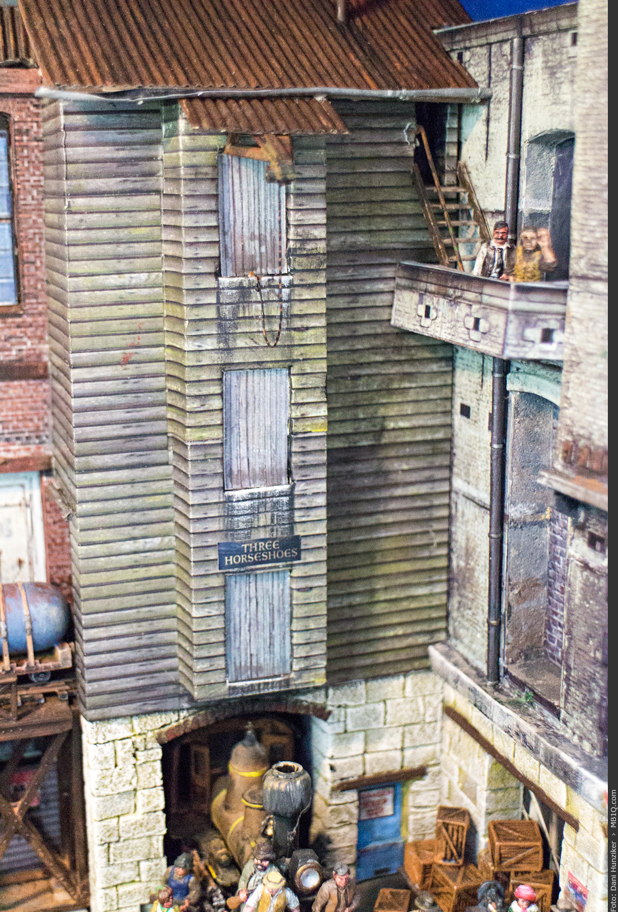 Gebäude «Three Horseshoes» auf dem Diorama «La Rose Harbour»