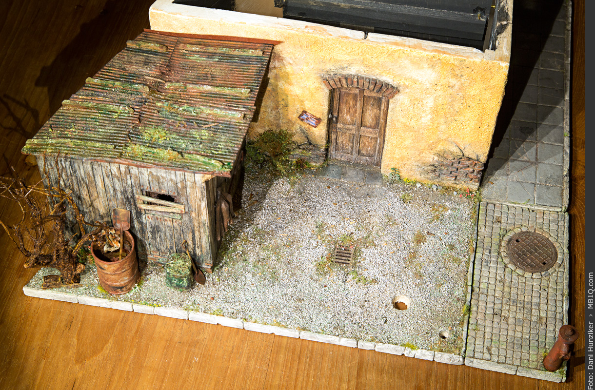 Schuppen und Vorplatz