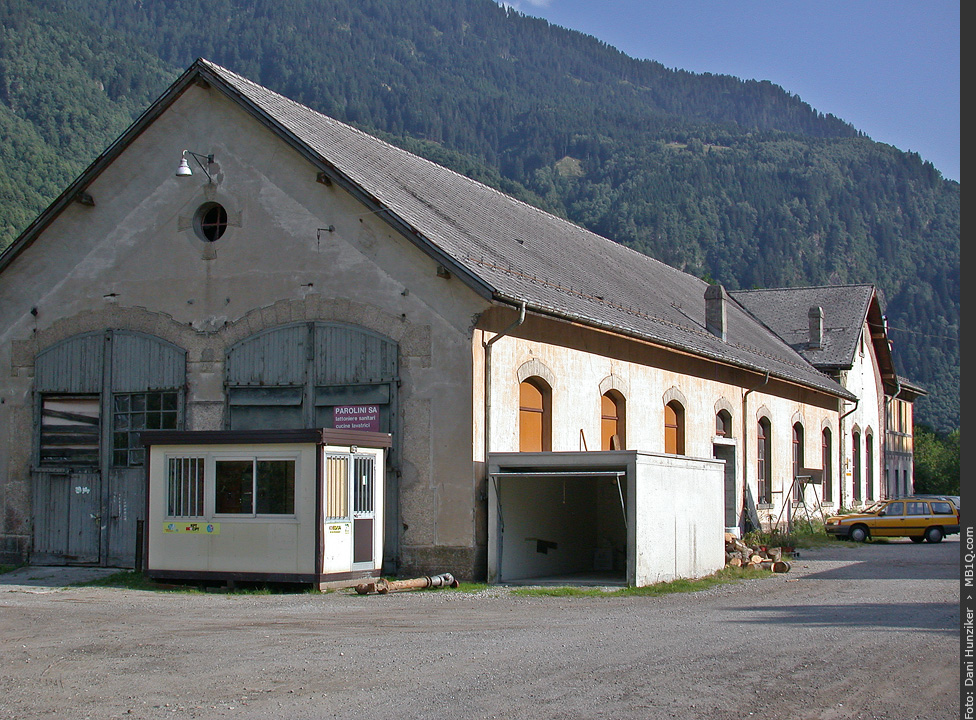 Stillgelegtes Depot mit Werkstätte der ehemaligen Bellinzona–Mesocco-Bahn (BM)