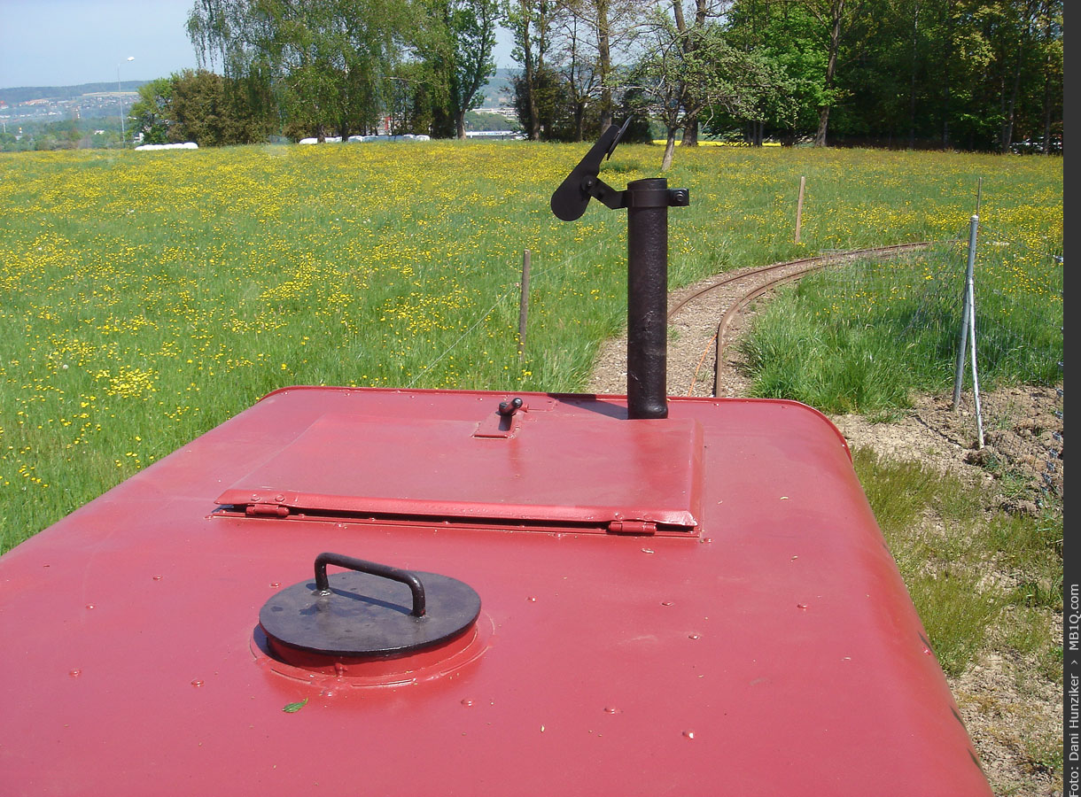 Motorhaube und Auspuff der LKM Typ Ns2f «Heidi», Rümlang-Letten